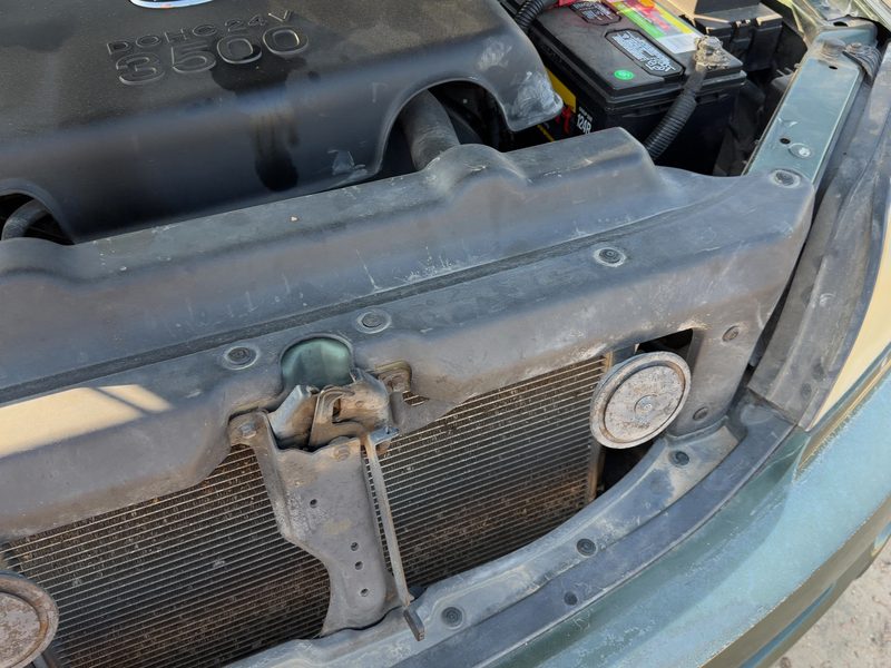 2003-2006 Kia Sorento Radiator Support