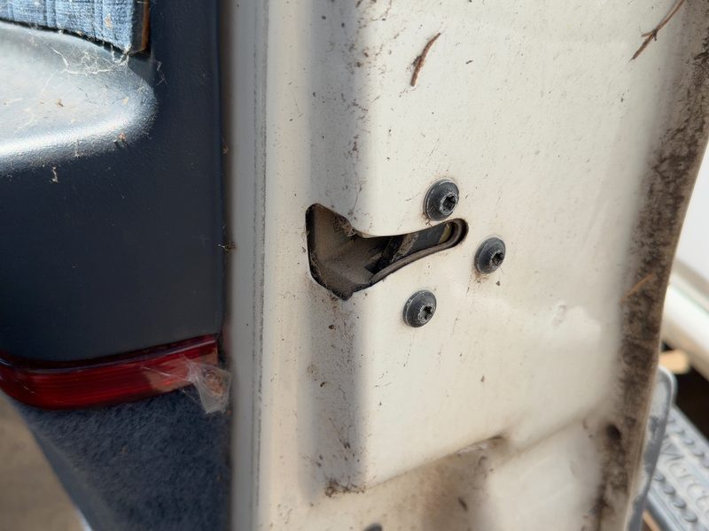 1993 Oldsmobile Eighty-eight (80 & Up) Front Door Latch RH