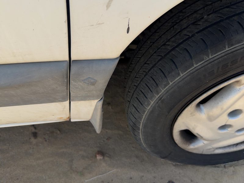 1996-1999 Chrysler Town & Country Fender Moulding RH