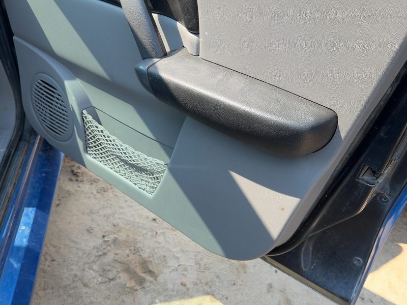 2004-2005 Saturn Vue Front Door Trim Panel RH