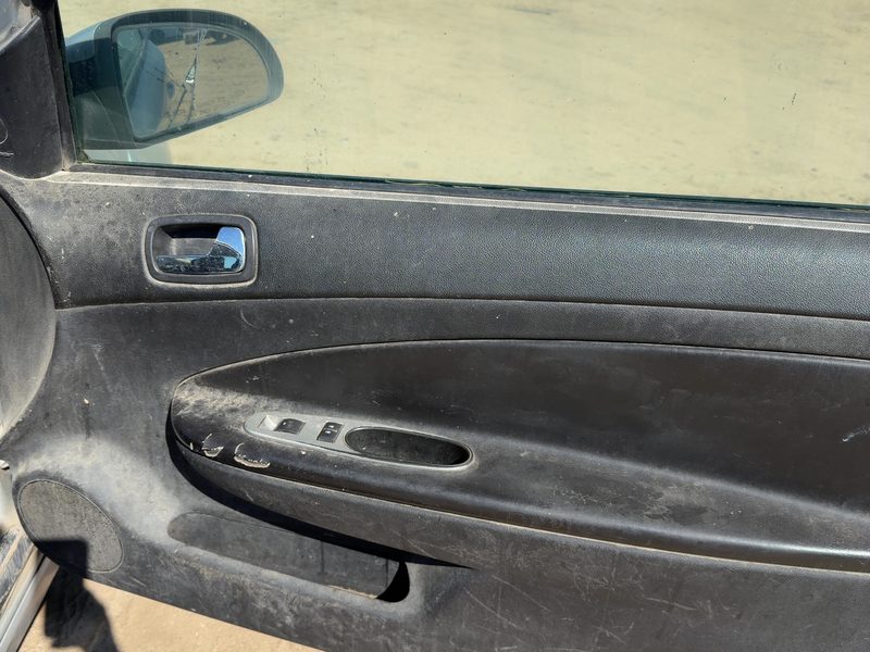 2005-2010 Chevrolet Cobalt Front Door Trim Panel RH