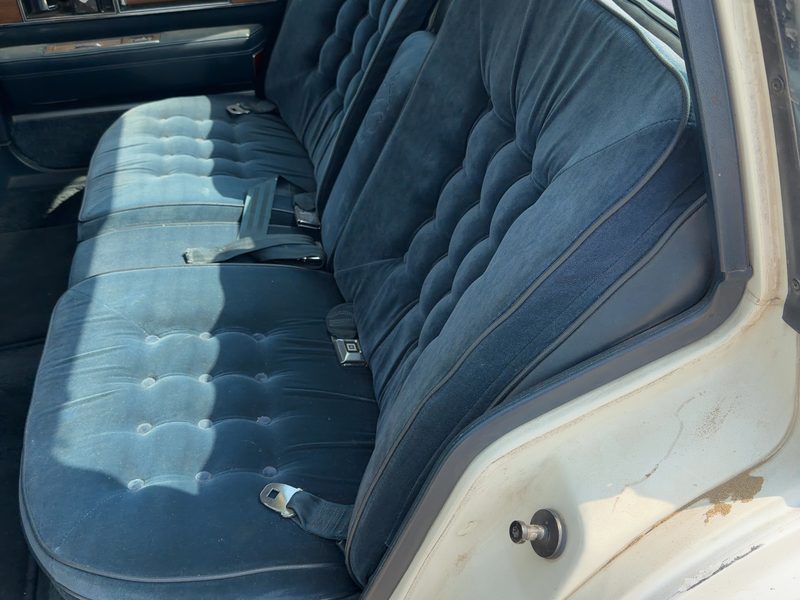 1986 Oldsmobile Ninety-eight (80 & Up) Rear Seat Belt RH