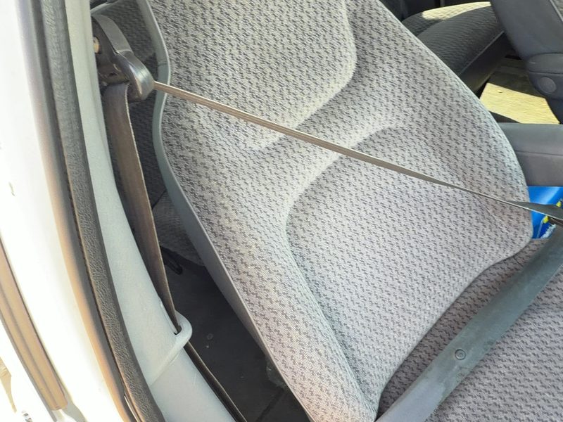 1999 Chrysler Town & Country Front Seat Belt RH