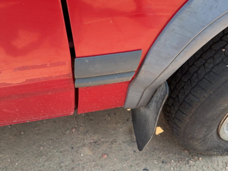 1991 Dodge Dakota (mid-size) Fender Moulding RH