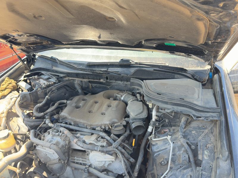 2006-2010 Infiniti M35 Hood Hinge RH