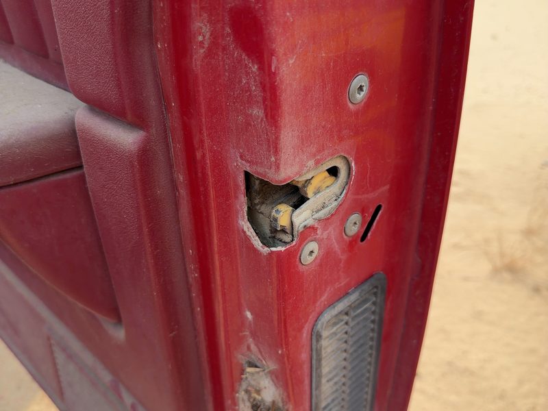 1991 Dodge Dakota (mid-size) Front Door Latch RH