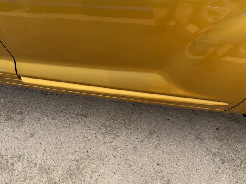 2002-2005 Pt Cruiser Front Door Moulding RH