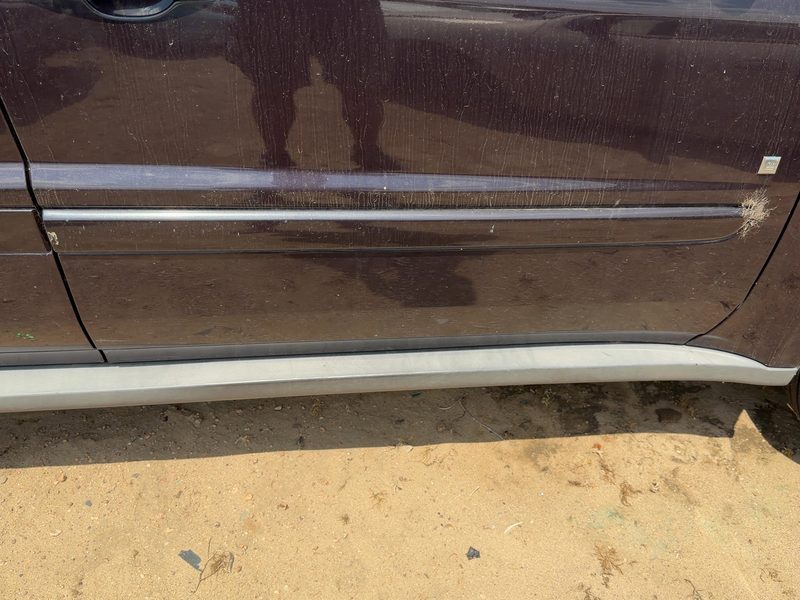 2005-2009 Chevrolet Equinox Front Door Moulding RH