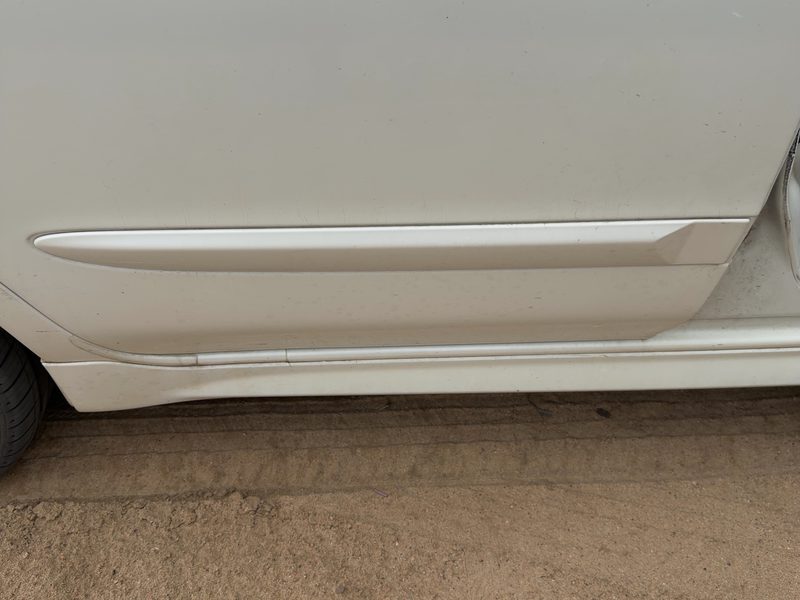 2000-2001 Infiniti I30 Rear Door Moulding RH