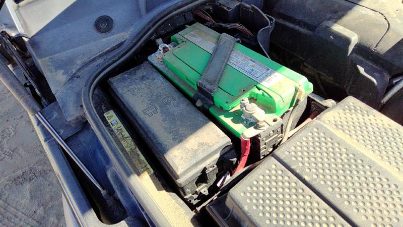 2005-2006 Land Rover Lr3 Engine Fuse Box