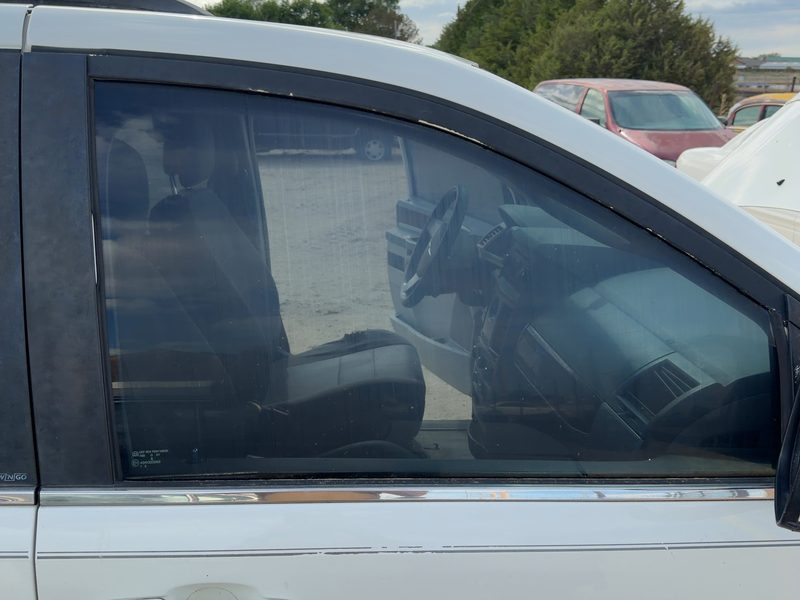 2008-2020 Chrysler Town & Country Front Door Glass/Window RH