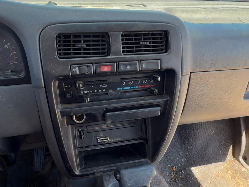 1994-1995 Nissan Pathfinder Dash Panel