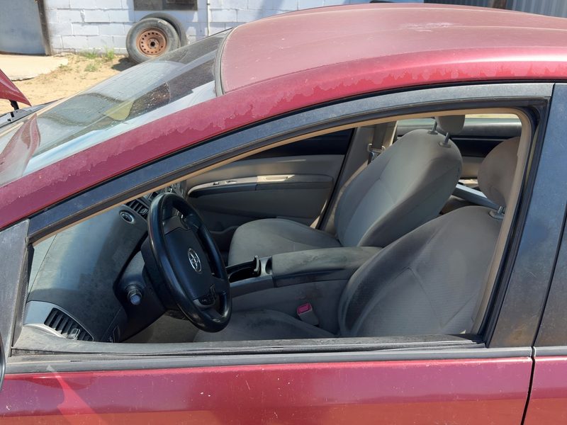2004-2009 Toyota Prius Front Door Glass/Window LH
