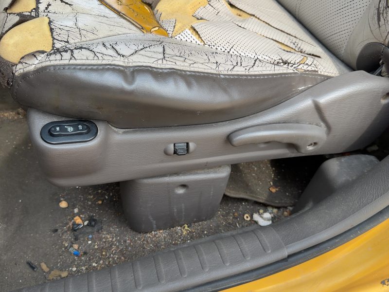 2002 Pt Cruiser Seat Track LH