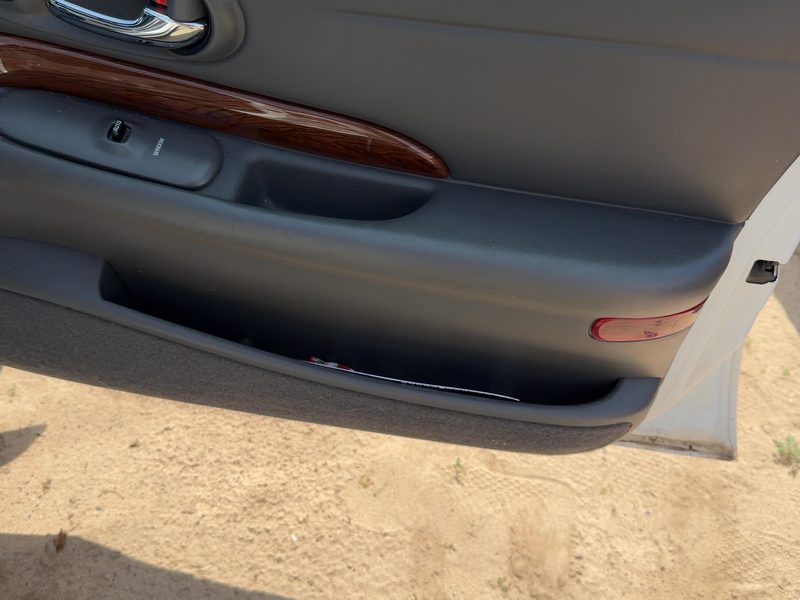 2004-2005 Buick Lesabre (80 & Up) Front Door Trim Panel RH