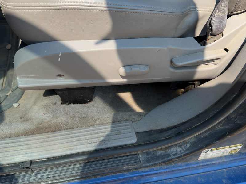 2005 Saturn Vue Seat Track LH