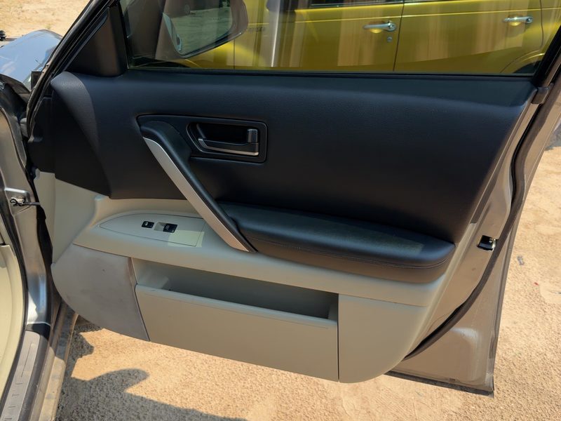 2003-2006 Infiniti FX Series Front Door Trim Panel RH
