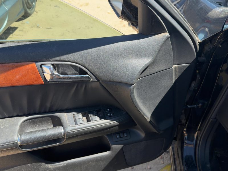 2006-2007 Infiniti M35 Front Door Trim Panel LH