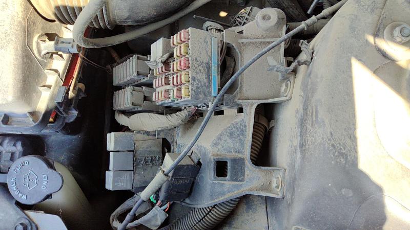1999 Cadillac Deville (80 & Up) Engine Fuse Box