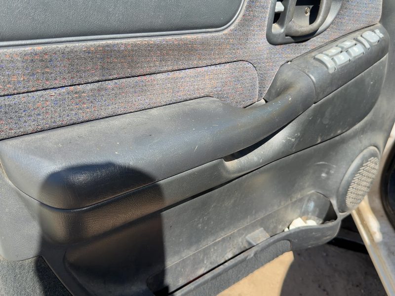 1998-2001 Blazer S10/jimmy S15 Front Door Trim Panel LH