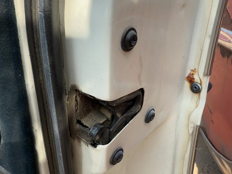 1986 Oldsmobile Ninety-eight (80 & Up) Front Door Latch RH