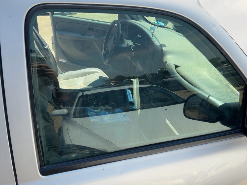 1999-2007 Chevy/gmc Suburban 1500 Series Front Door Glass/Window RH