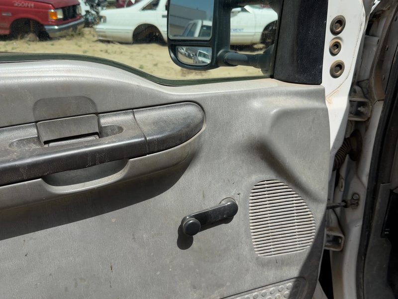 2005-2007 Ford F350 Super Duty Pickup Front Door Trim Panel LH