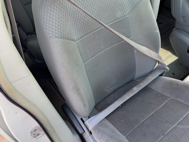 2008-2010 Chrysler Town & Country Front Seat Belt RH