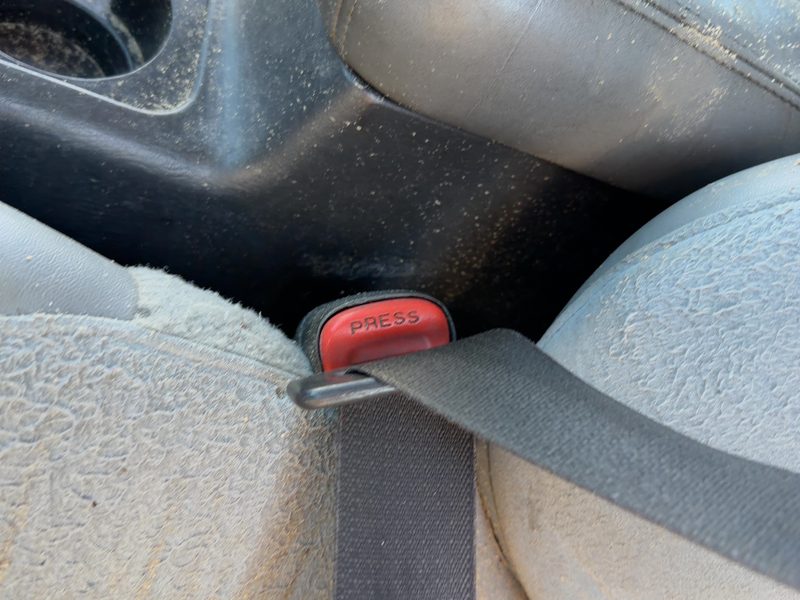 2000-2004 Jeep Grand Cherokee Front Seat Belt LH