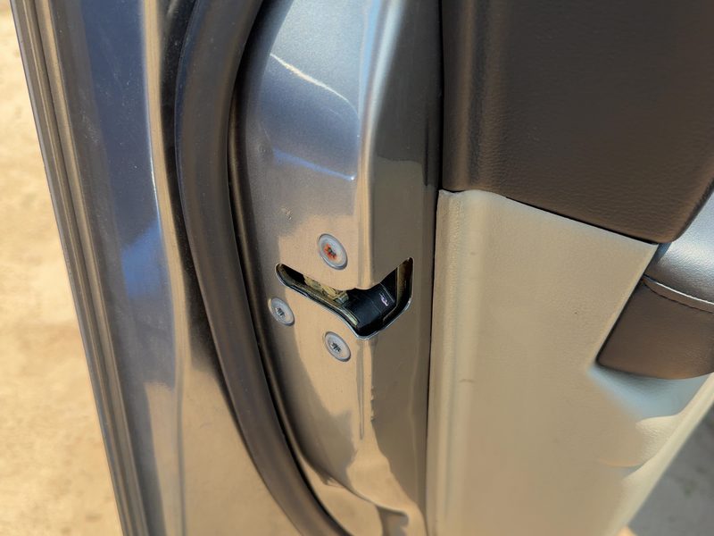 2003-2004 Infiniti FX Series Front Door Latch LH