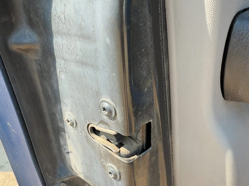 2002-2007 Saturn Vue Front Door Latch LH