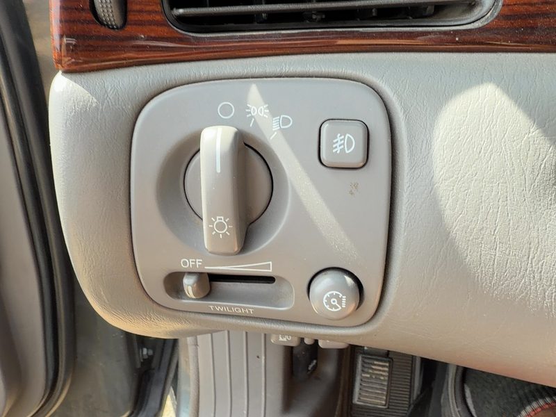 2001-2004 Cadillac Seville Headlight Switch (Dash Mtd)