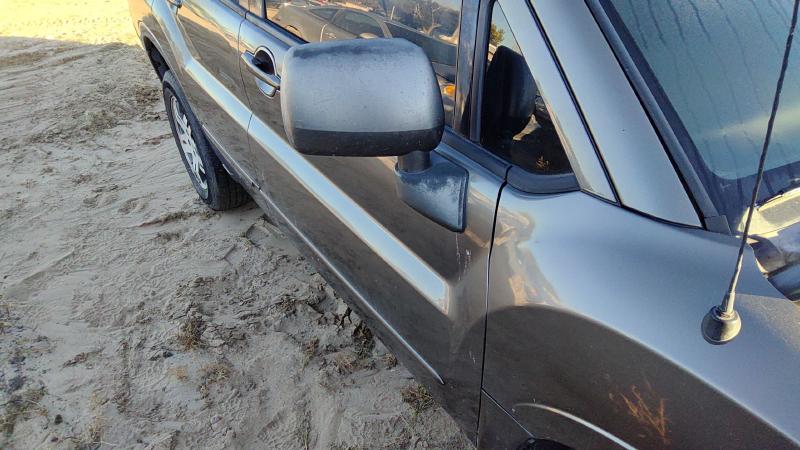 2004-2011 Mitsubishi Endeavor Front Door RH