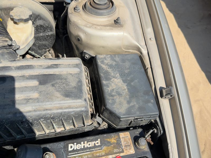 2001-2003 Hyundai Elantra Engine Fuse Box