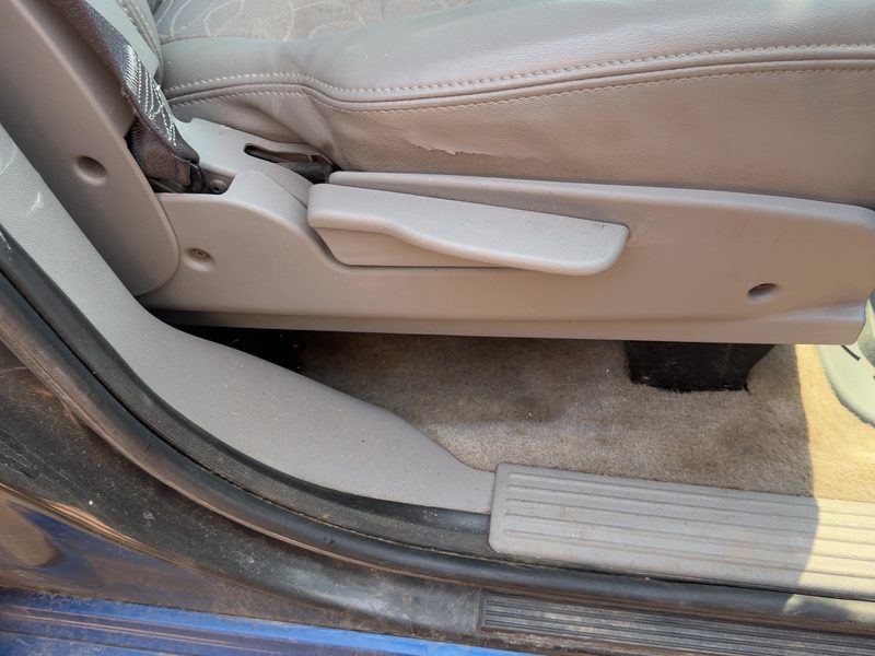 2005 Saturn Vue Seat Track RH