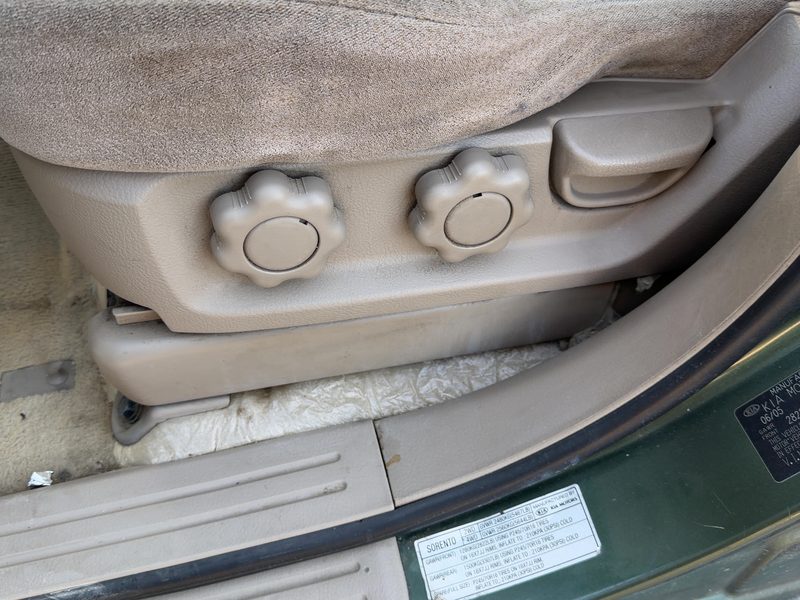 2006 Kia Sorento Seat Track LH