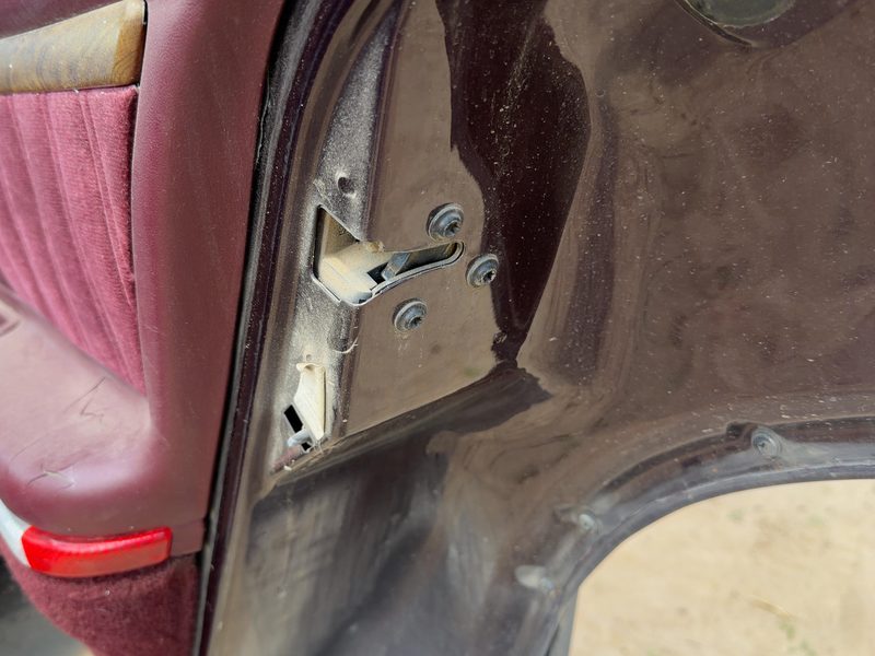 1994 Oldsmobile Eighty-eight (80 & Up) Rear Door Latch RH