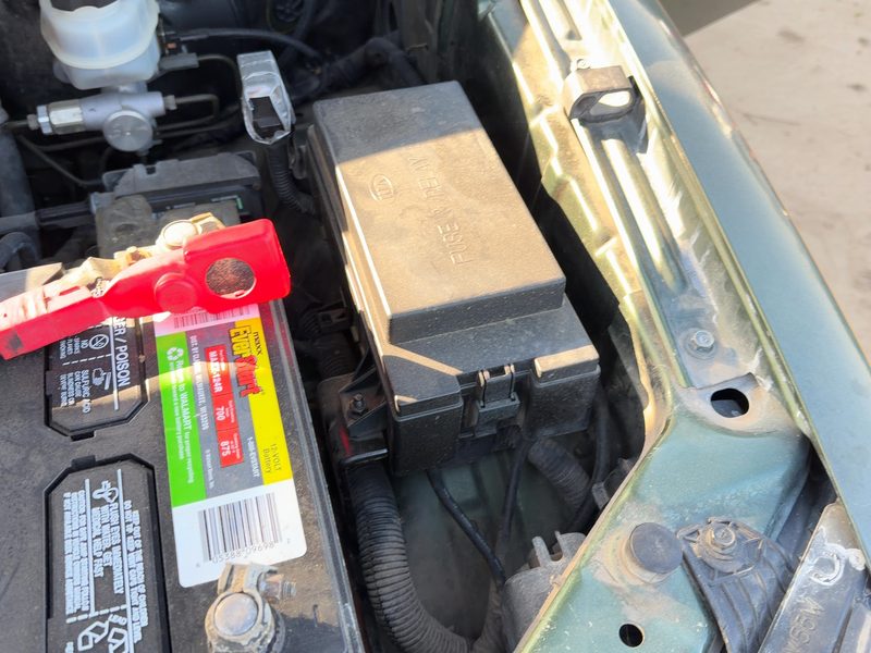 2003-2006 Kia Sorento Engine Fuse Box