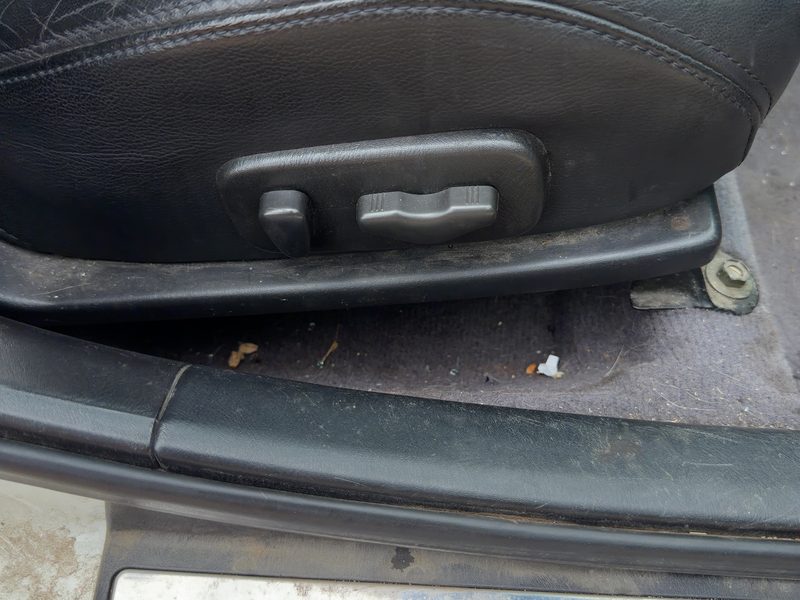 2000 Infiniti I30 Seat Track RH