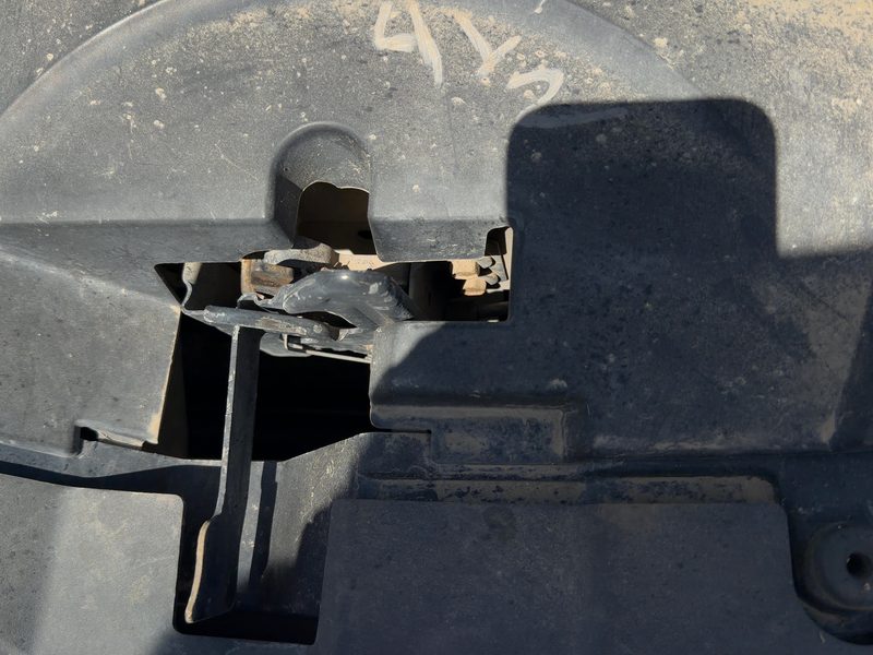 2006-2007 Monte Carlo Radiator Support