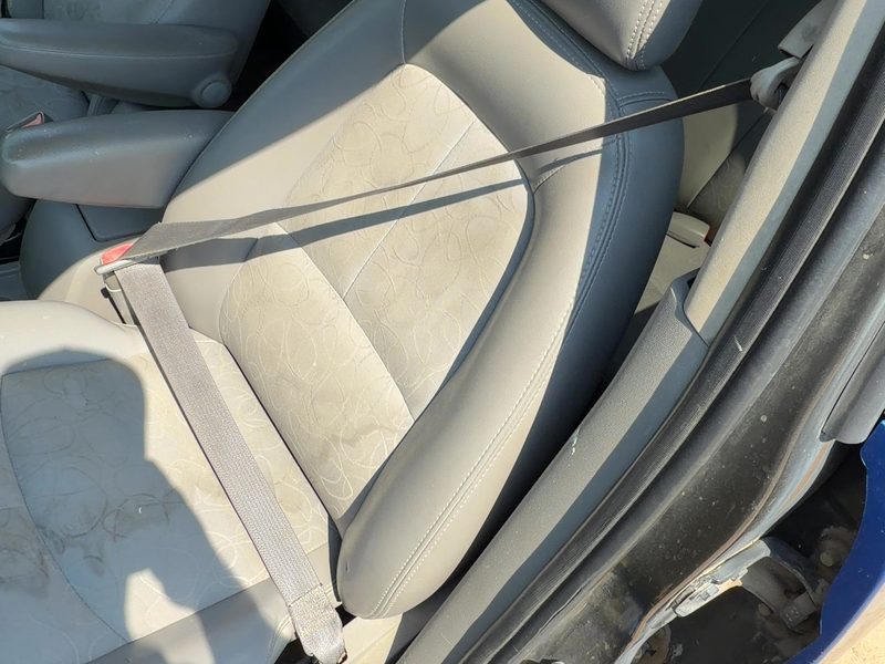 2005 Saturn Vue Front Seat Belt LH
