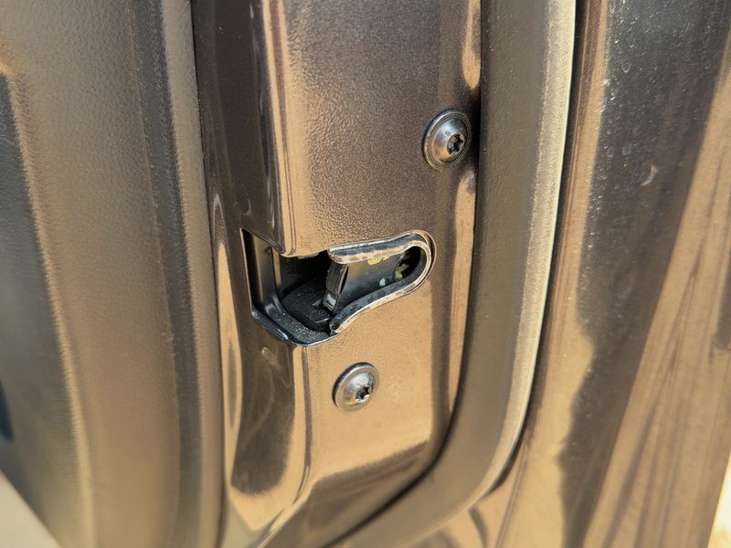 2010-2022 Chevrolet Equinox Front Door Latch RH