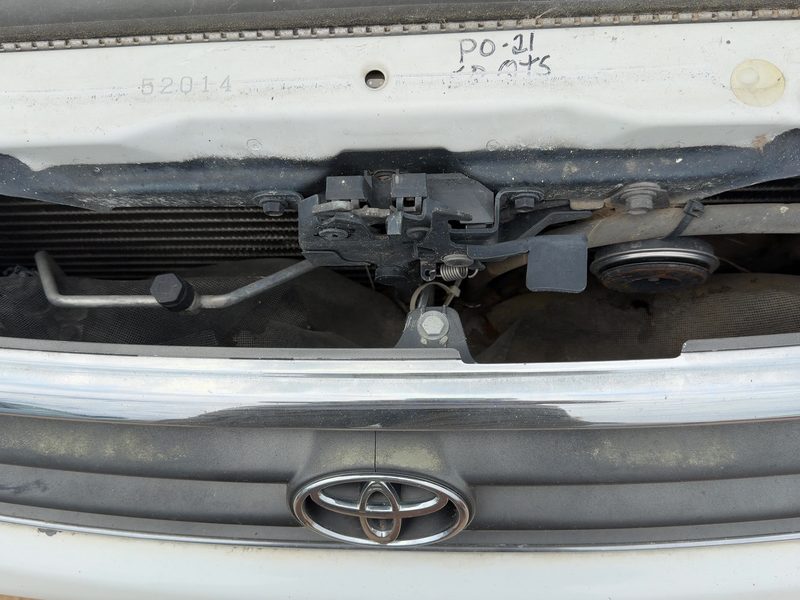 2000-2001 Toyota Camry Radiator Support