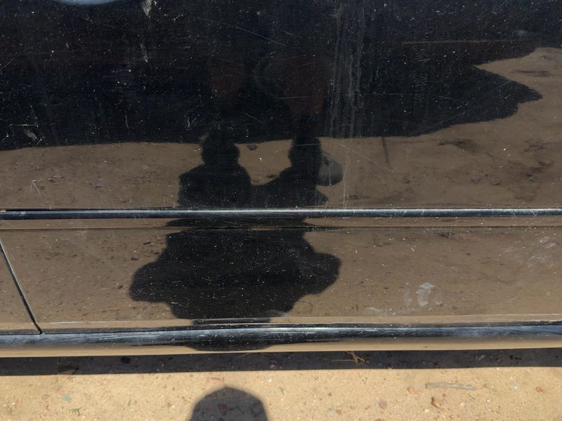 2006-2007 Infiniti M35 Front Door Moulding RH