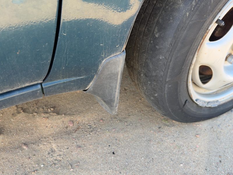 1998-2002 Toyota Corolla (also See FX 87-88) Fender Moulding RH