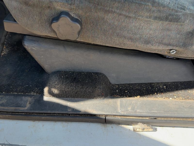 2002 Blazer S10/jimmy S15 Seat Track LH