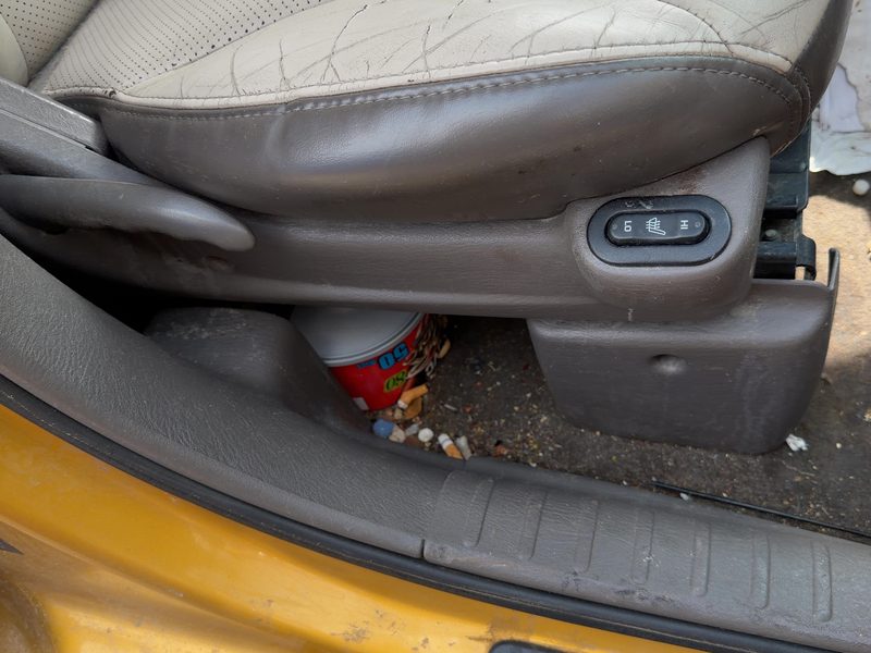 2002 Pt Cruiser Seat Track RH