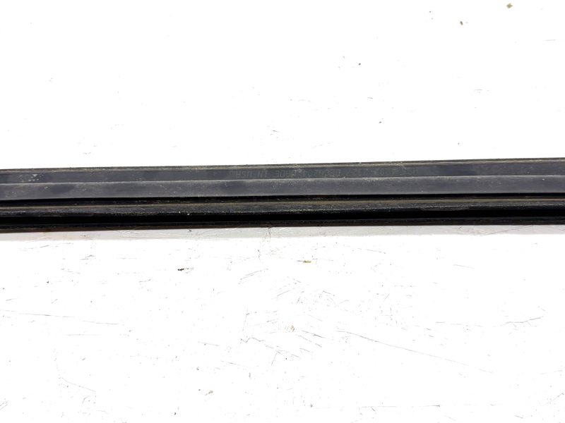 2005 Cadillac STS Front Door Moulding RH