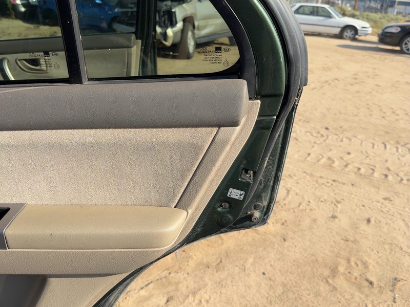 2005-2006 Kia Sorento Rear Door Trim Panel RH