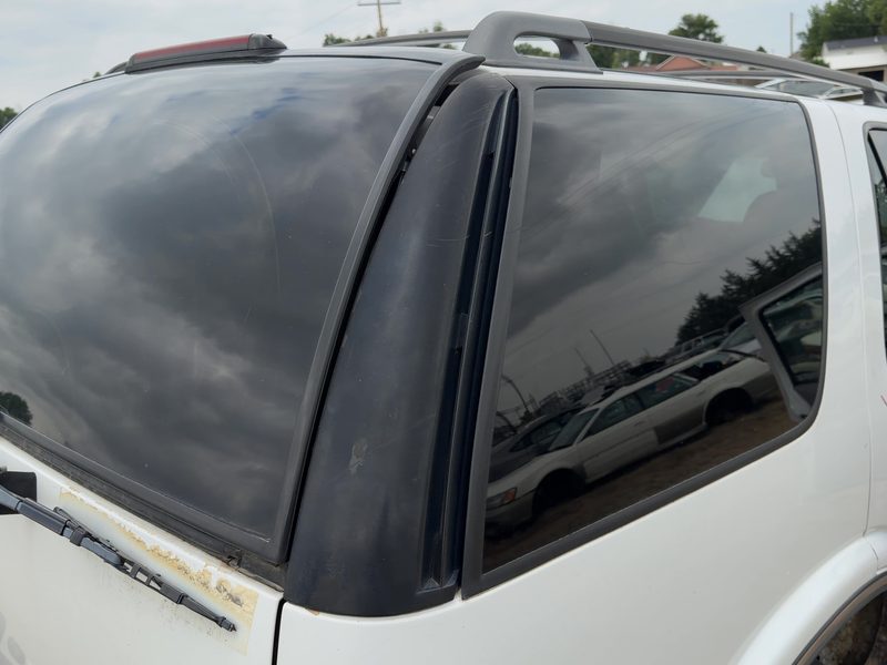 1998 Blazer S10/jimmy S15 Quarter Panel Moulding RH